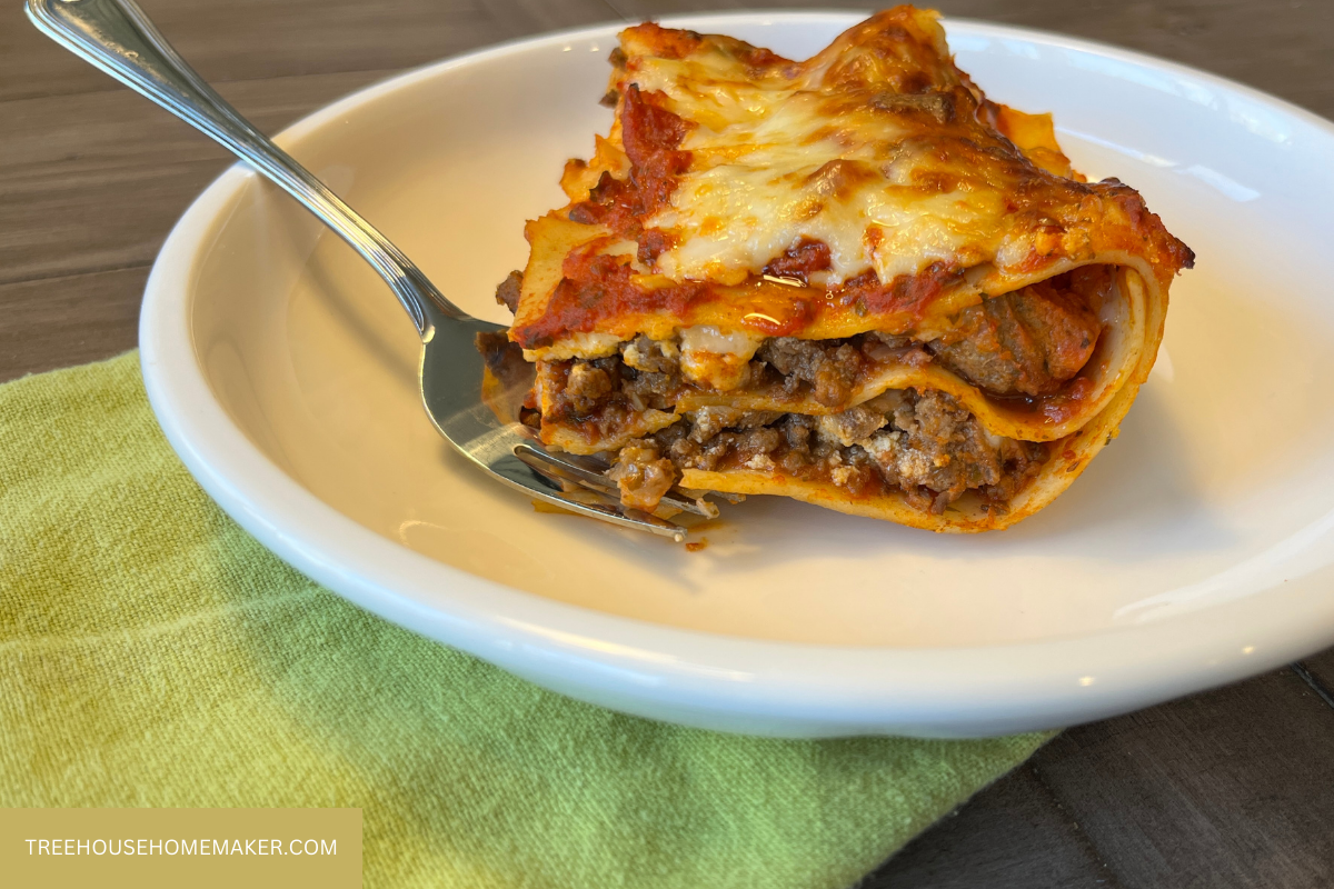 SLICE OF EASY PEASY LASAGNA WITH RICOTTA CHEESE AND CHORIZO ON A PLATE WITH A FORK
